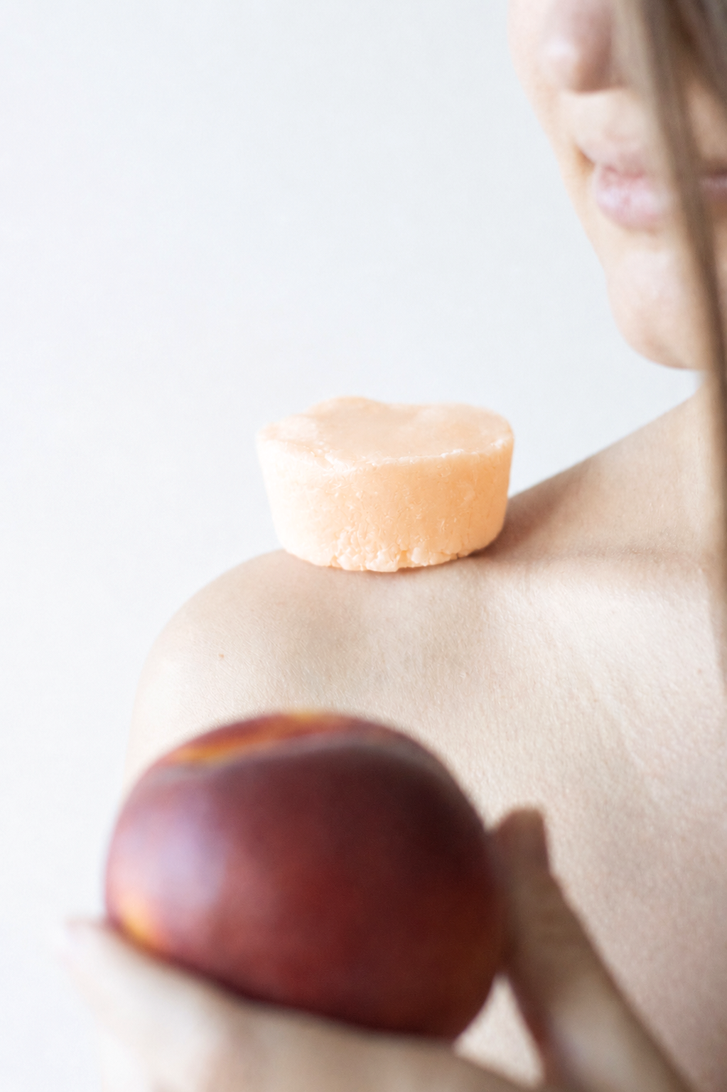 Peachy Natural Solid Shampoo for Normal Hair with Apricot Kernel Oil